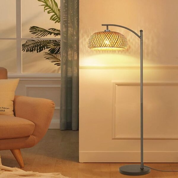 Classic Design Rattan Handwoven Lamp Shade Tall Standing Floor Lamp with Foot Switch Industrial Wicker Floor Lamp for Bedroom Living Room Home Office Decoration.